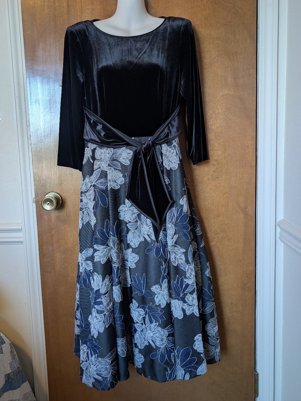Adrianna Papell Black Velvet Metallic Gray Floral Midi Dress